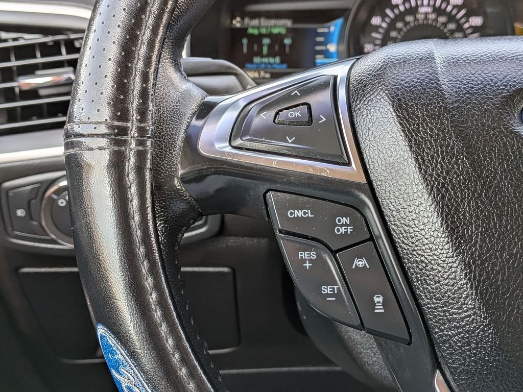 Used 2020 Black Ford SEL image 21