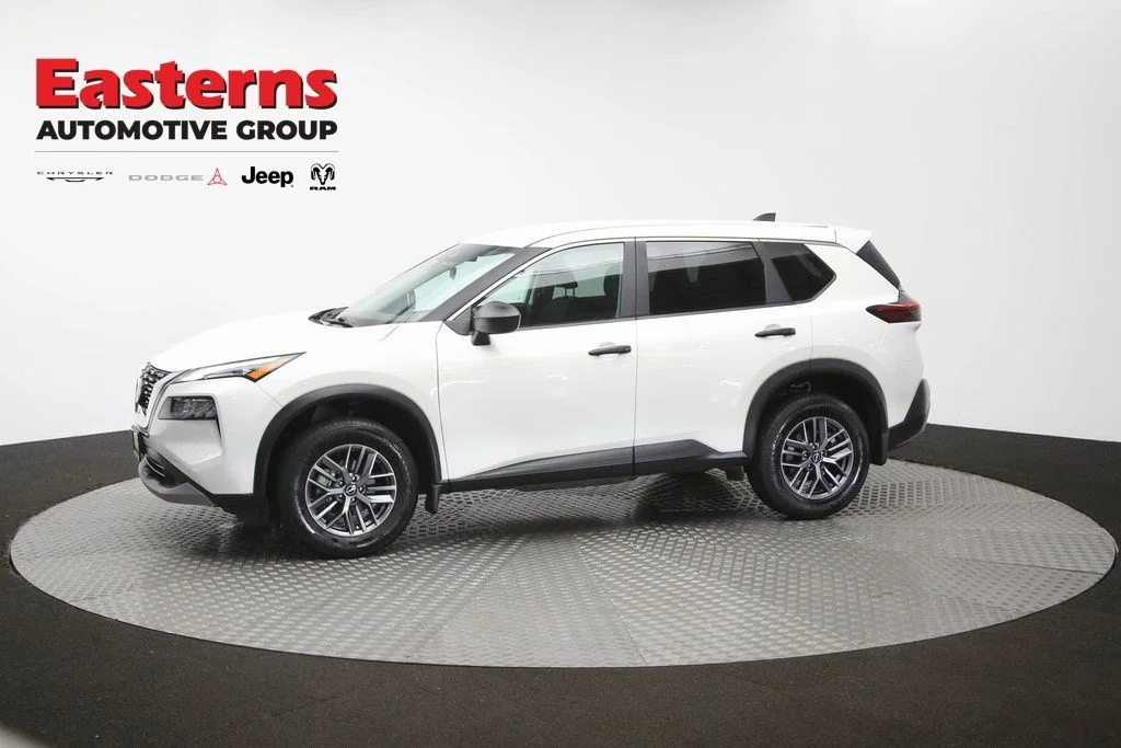 Used 2023 White Nissan S image 60
