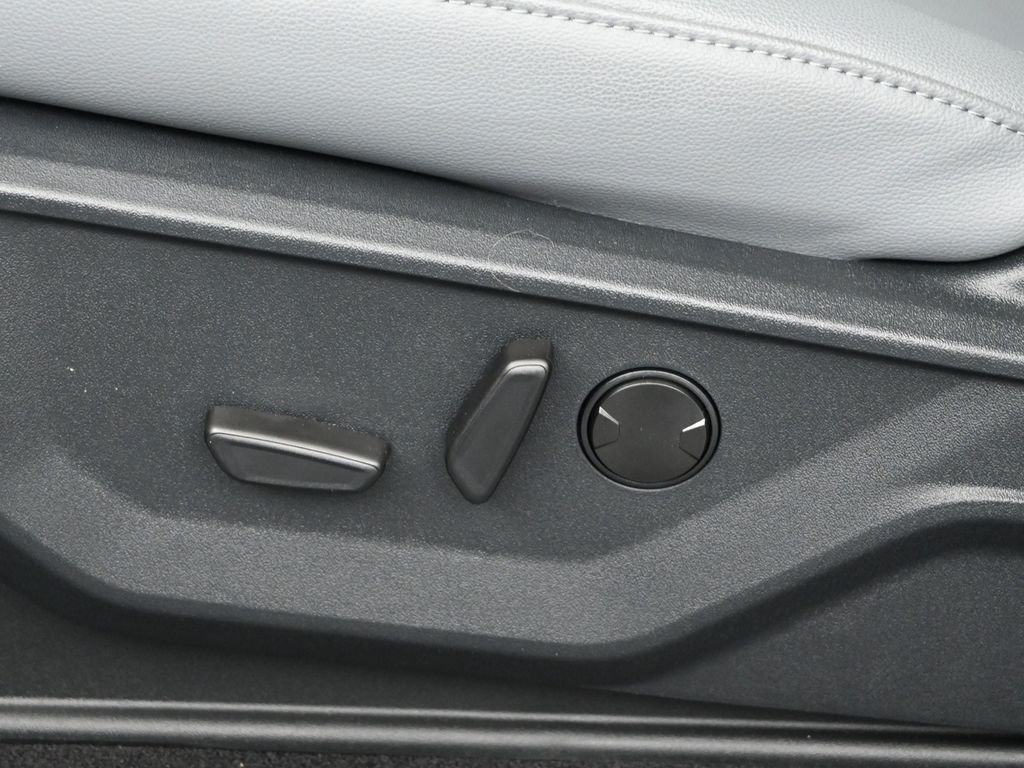 2025 Ford F-150 Lightning Flash - Photo 9