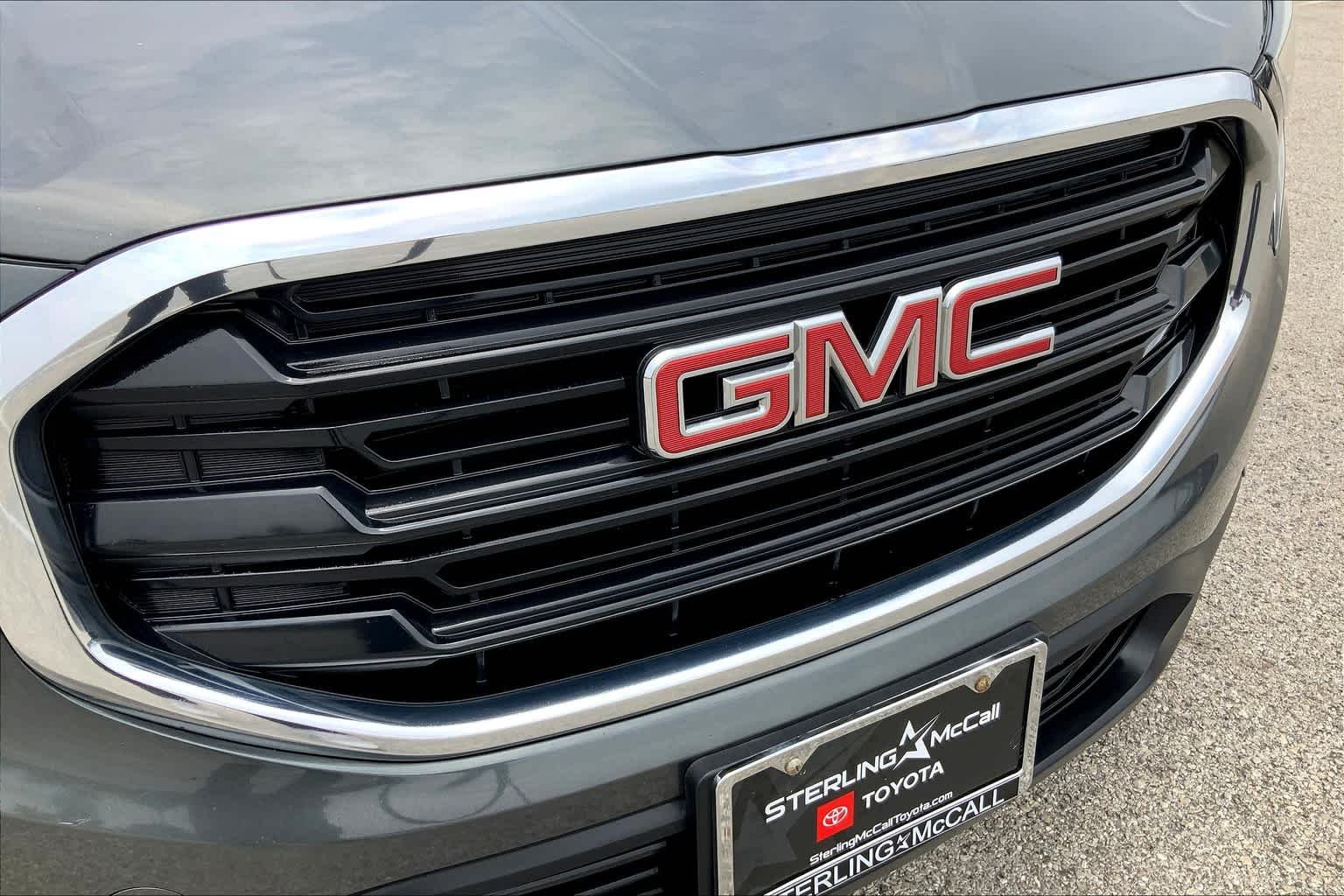 Used 2018 Graphite Gray Metallic GMC SLE image 28