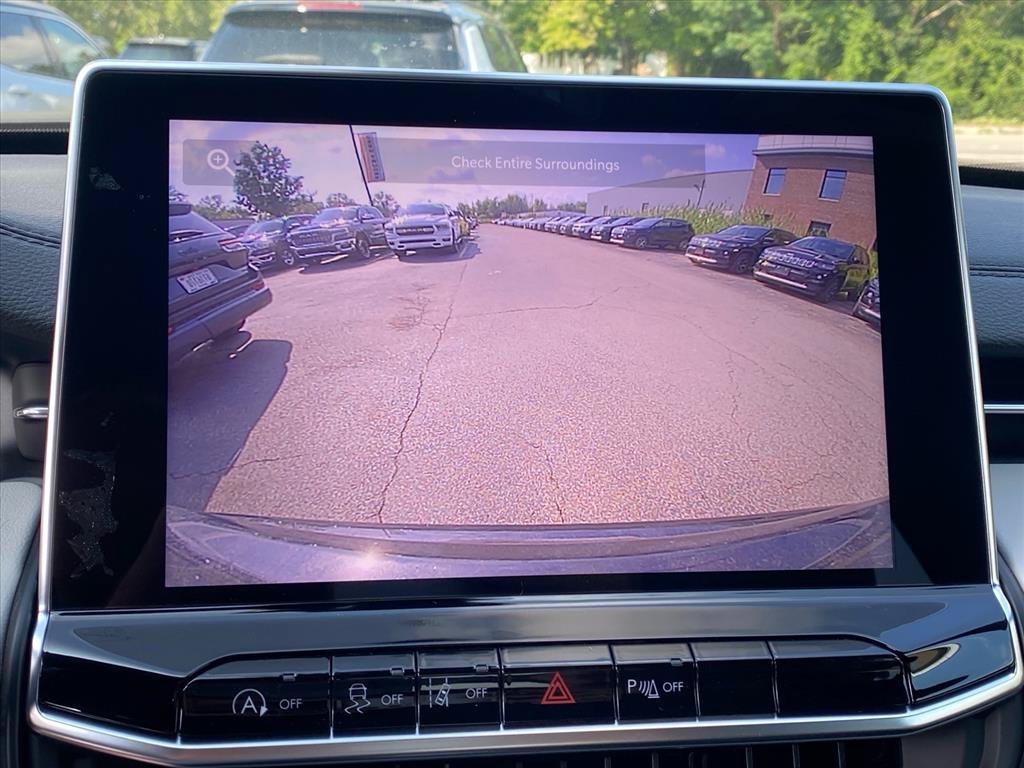 New 2026 Diamond Black Crystal Pearlcoat Jeep Limited image 10