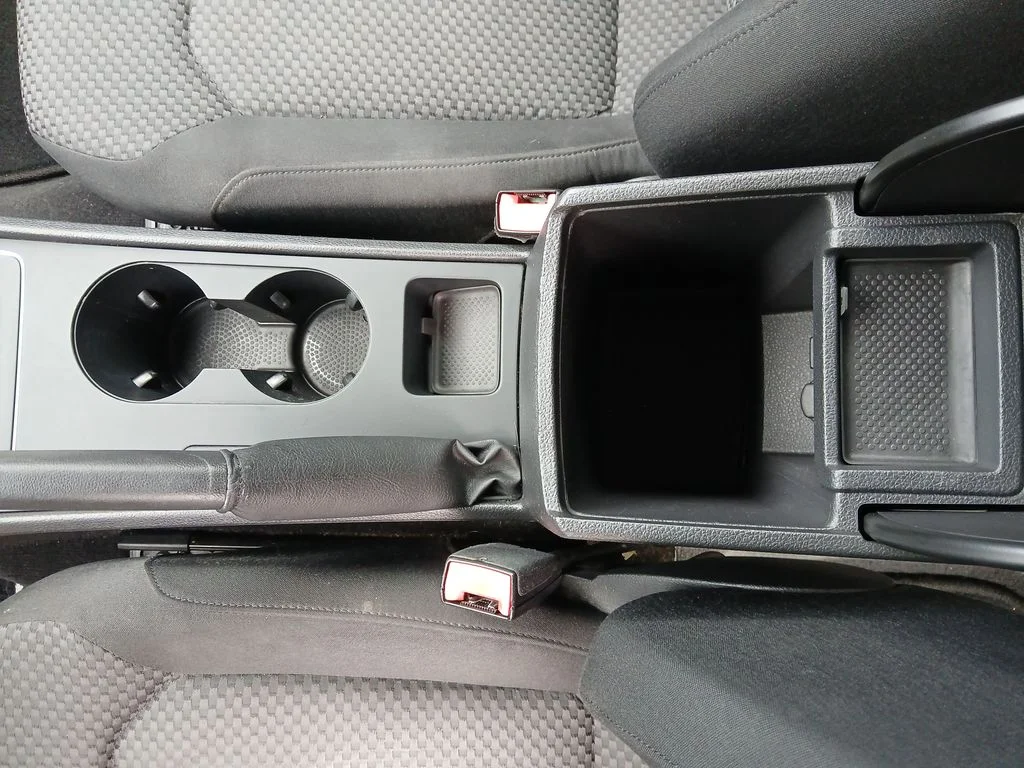 Used 2012 Silver Volkswagen 2.5 S image 23