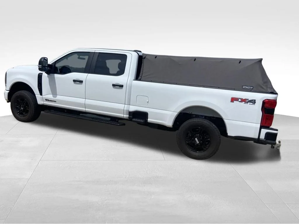 Used 2025 White Ford XL image 26