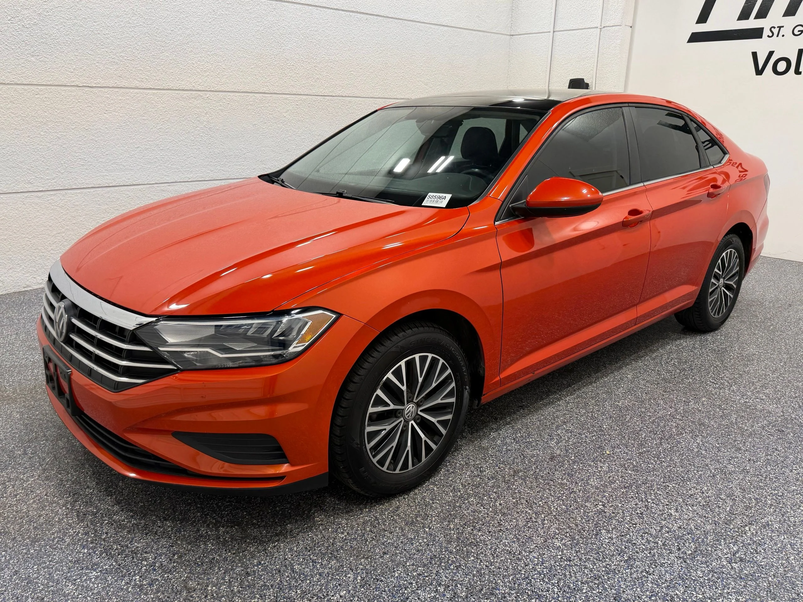 Used 2019 Orange Volkswagen 1.4T SE image 1