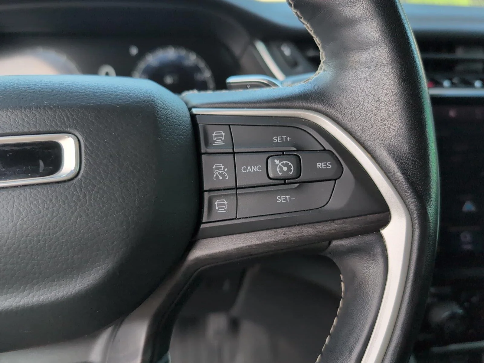 Used 2021 Velvet Red Pearlcoat Jeep Limited image 27