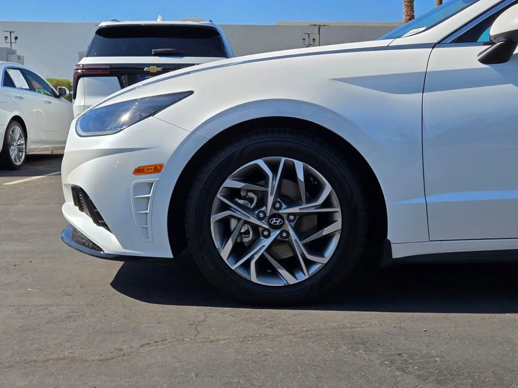 Used 2021 Quartz White Hyundai SEL image 9