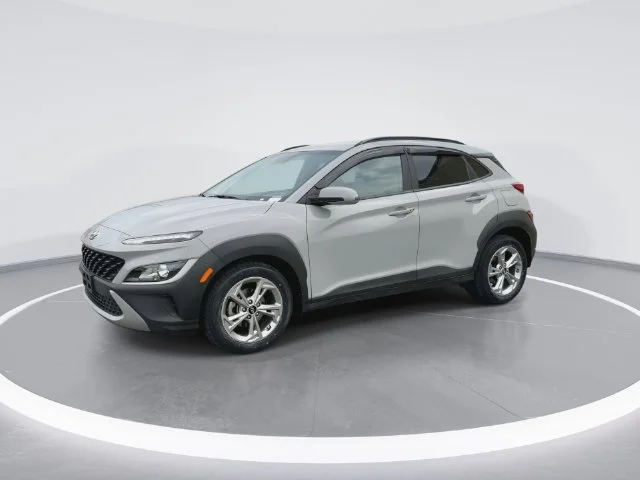 Used 2023 Silver Hyundai SEL image 4