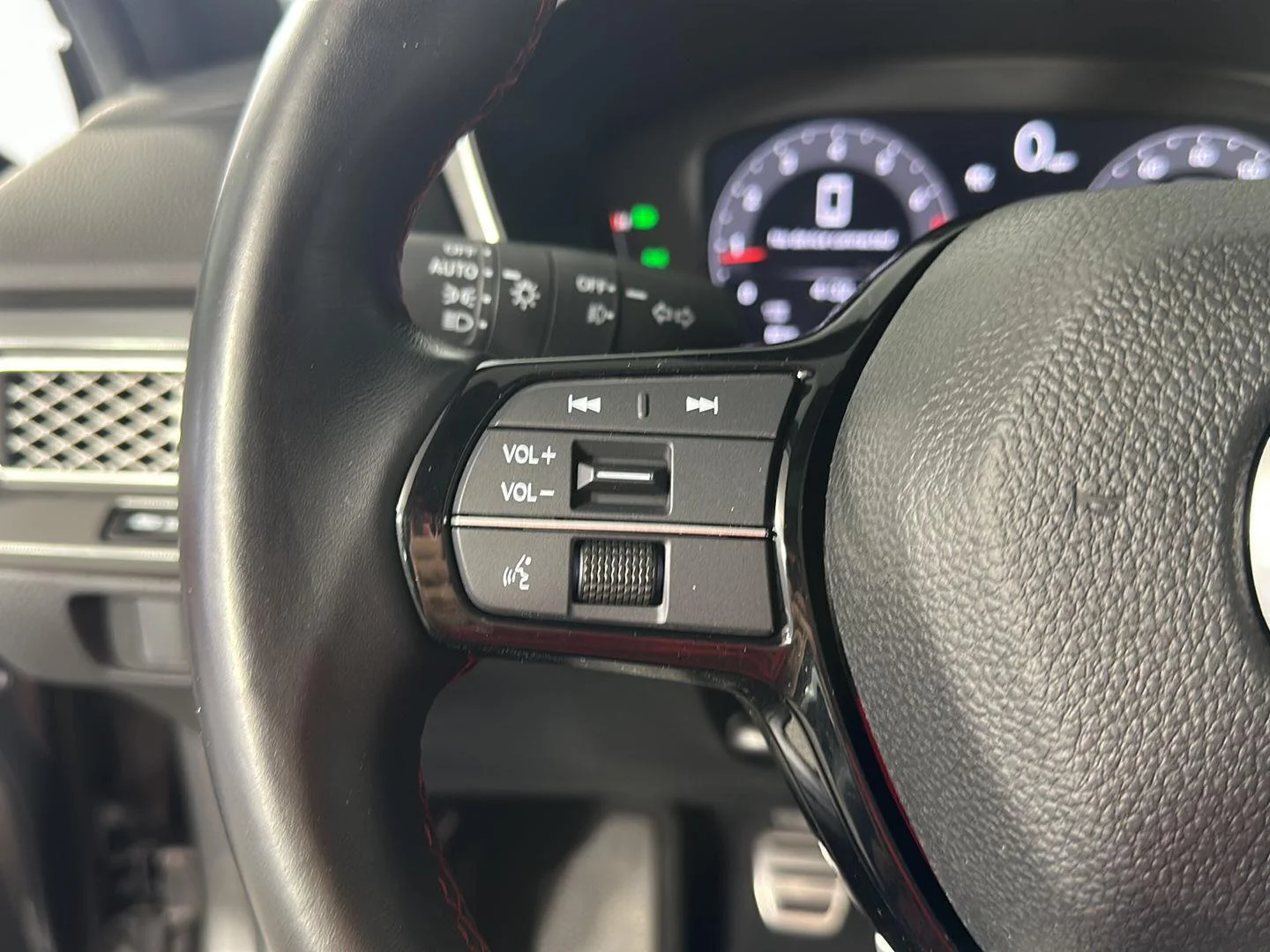 Used 2024 Liquid Carbon Metallic Acura w/Tech w/A-SPEC image 13