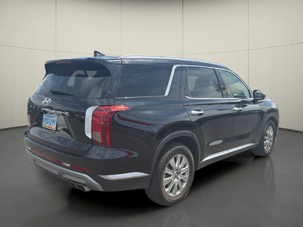 Used 2024 Black Hyundai SEL image 7