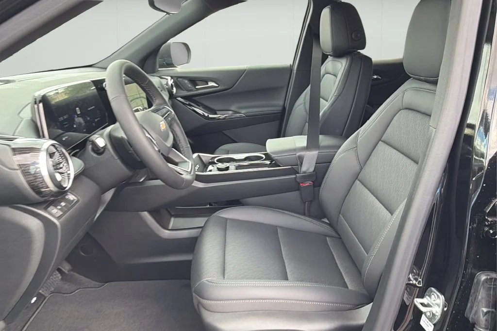 New 2027 Mosaic Black Metallic Chevrolet LT image 18