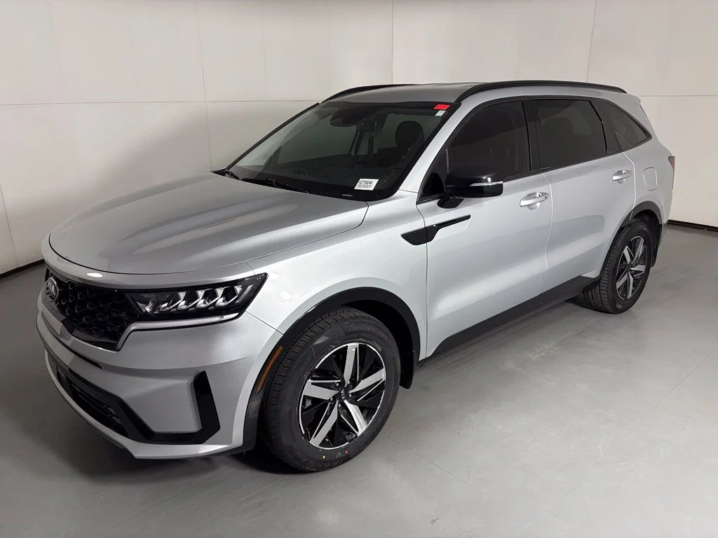 Used 2021 Silver Kia EX image 4