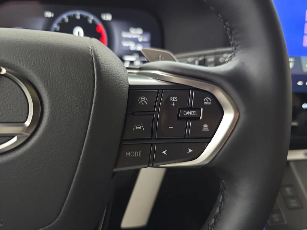 New 2026 Eminent White Pearl Lexus PREMIUM PLUS image 18