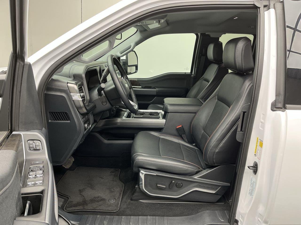 Used 2023 Oxford White Ford Lariat image 3