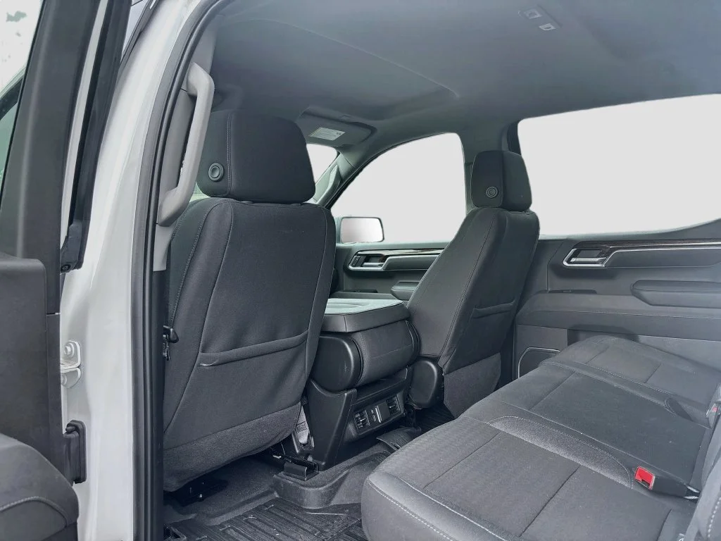 Used 2025 Summit White GMC Elevation image 19