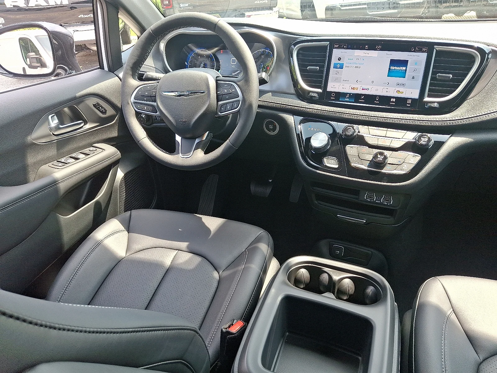 2025 Chrysler Pacifica Select - Photo 10