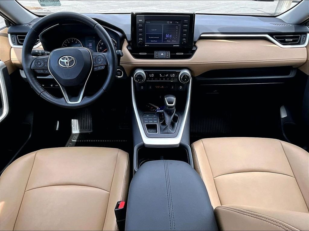 Used 2022 Black Toyota XLE Premium image 21