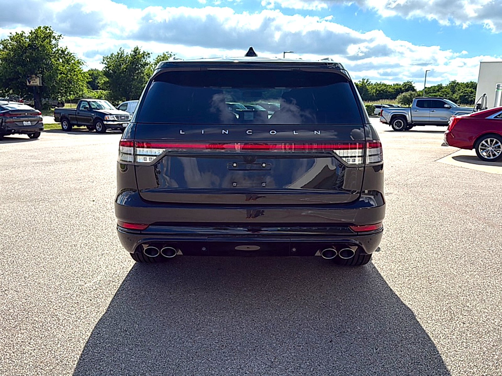Used 2025 Infinite Black Metallic Clearcoat Lincoln Reserve image 6