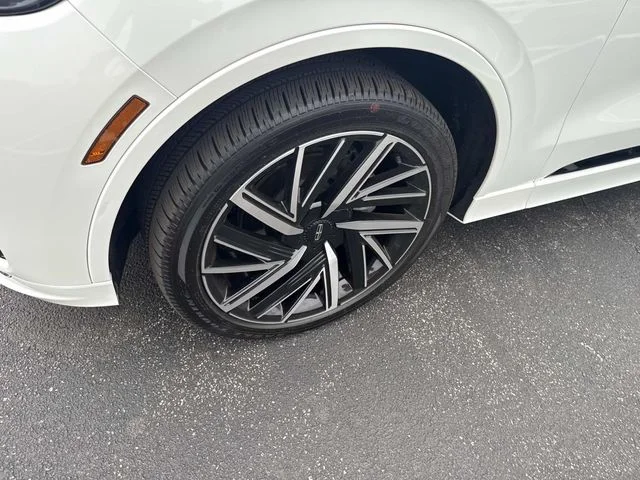 Used 2025 White Lincoln Black Label image 13