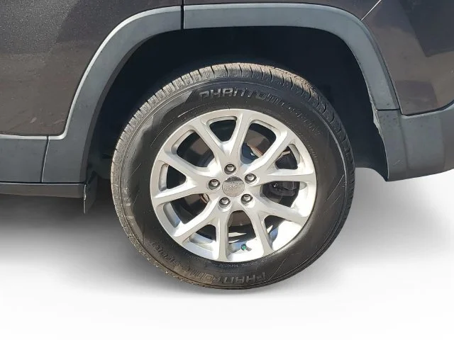 Used 2017 Granite Crystal Jeep Latitude image 35