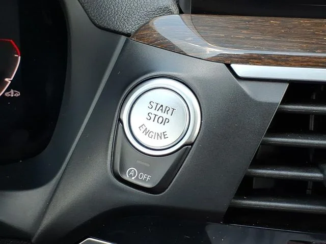 Used 2020 White BMW xDrive30i image 29