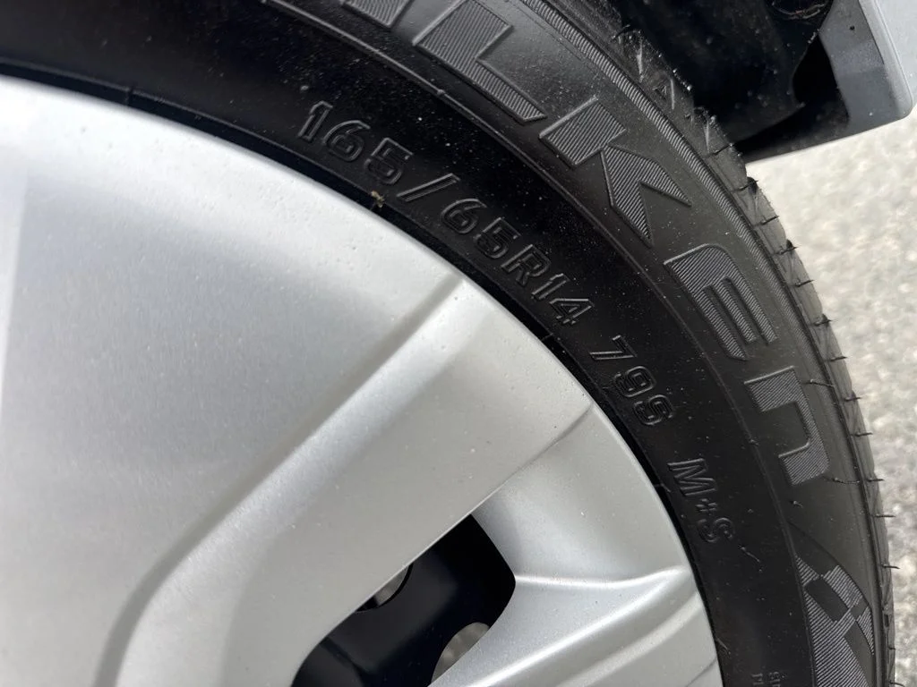Used 2024 Silver Mitsubishi ES image 27