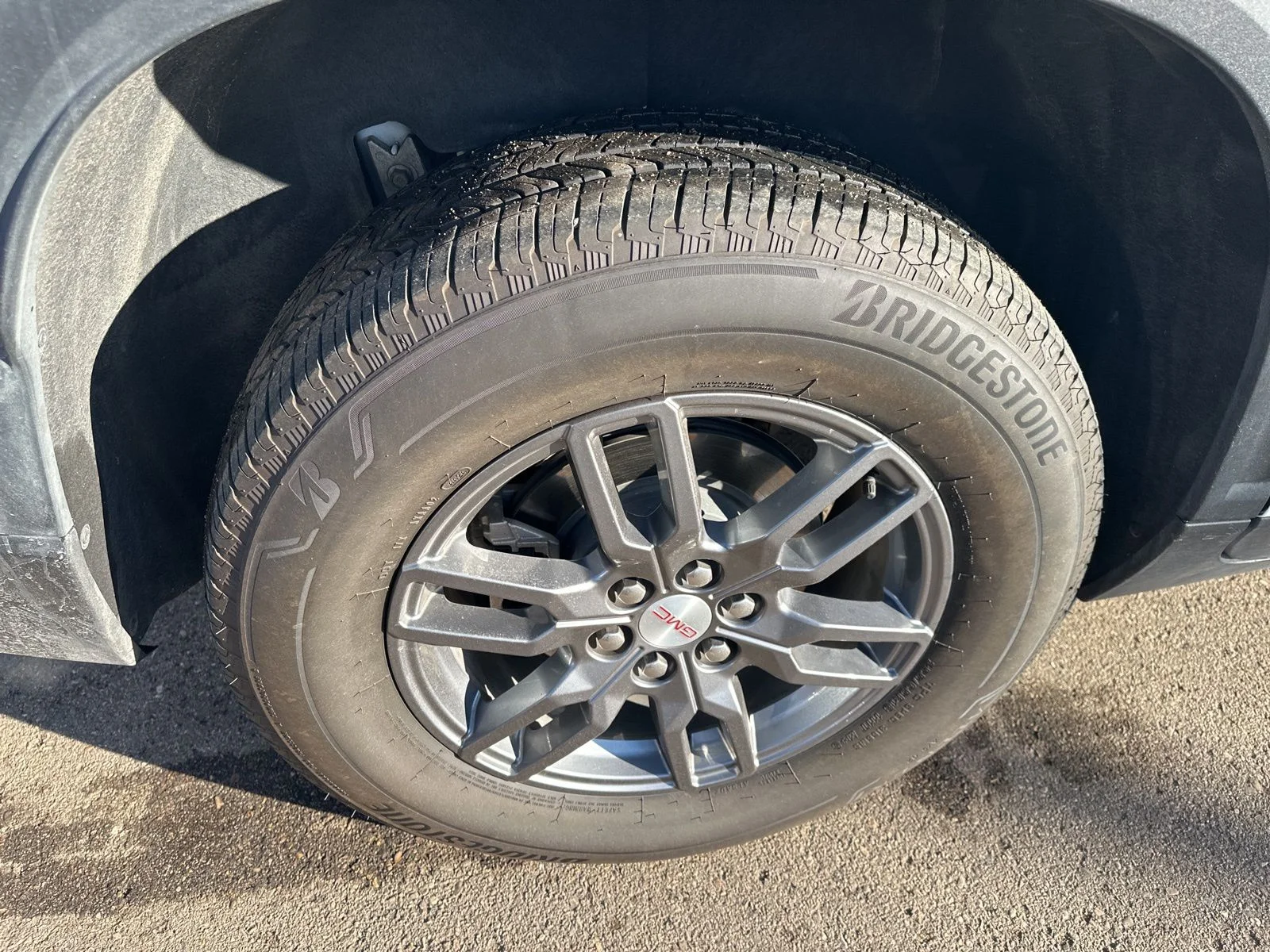 Used 2025 White GMC Elevation image 23