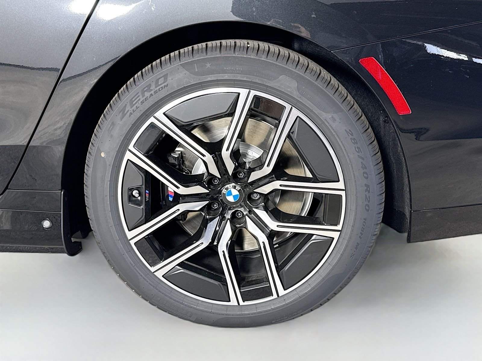 2026 BMW i7 M70 - Photo 33