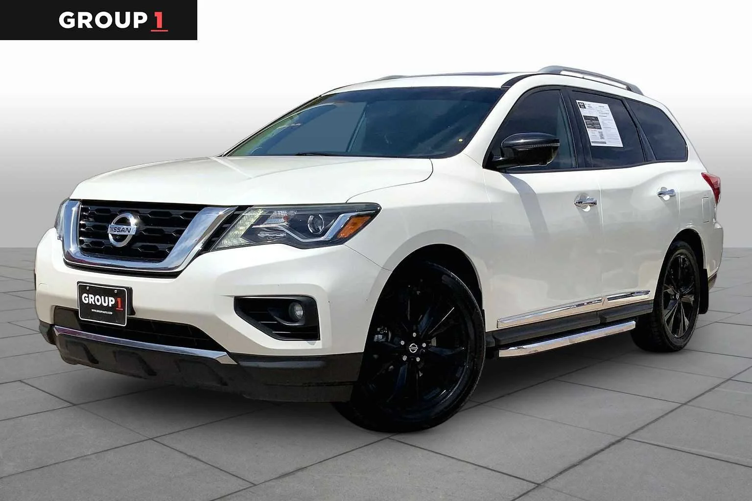 2017 Nissan Pathfinder Platinum 2WD's photo