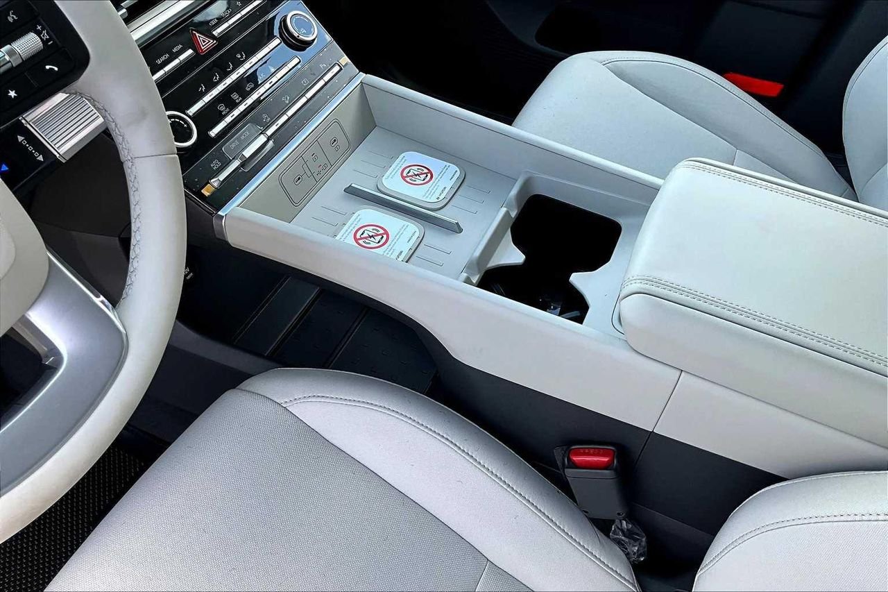 New 2026 Serenity White Hyundai SE image 7