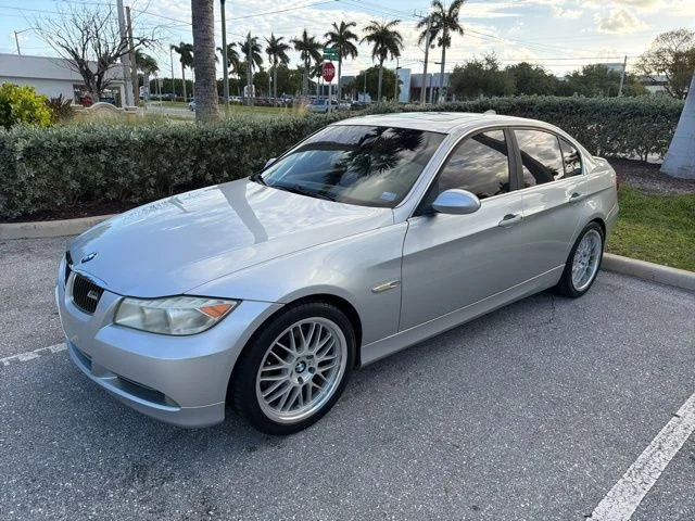 2006 BMW 3 Series 330i's photo