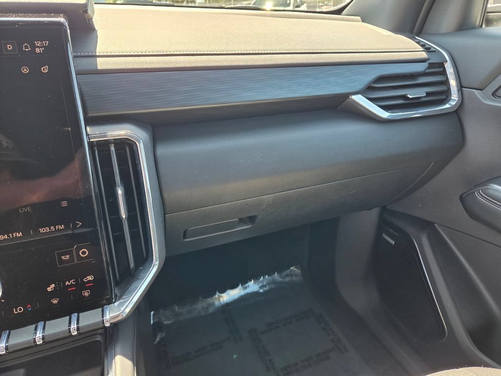 Used 2025 Summit White GMC FWD Elevation image 28