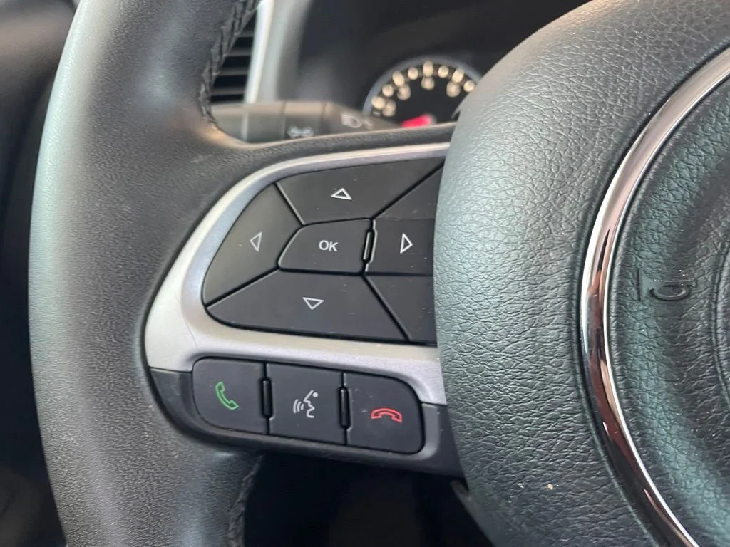 Used 2018 Gray Jeep Latitude image 12