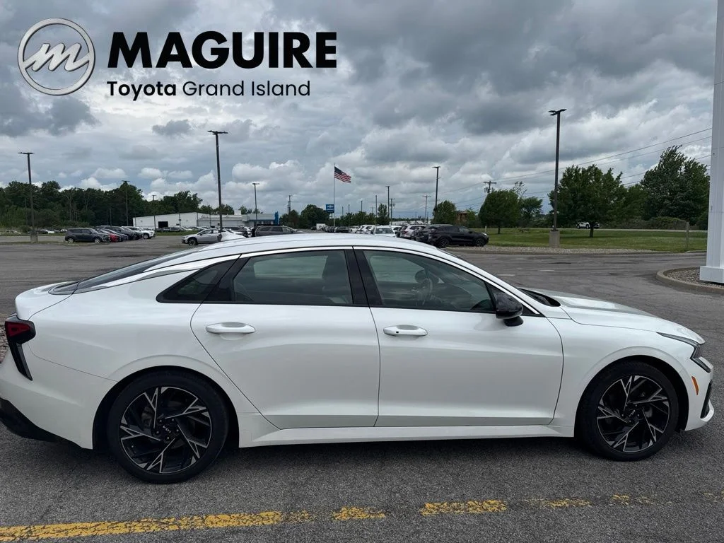 Used 2025 White Kia GT-Line image 1