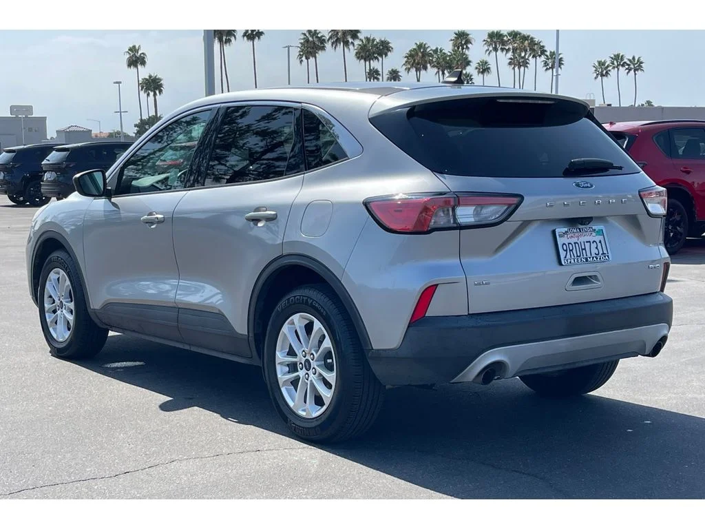 Used 2022 ICONIC SILVER Ford SE image 4