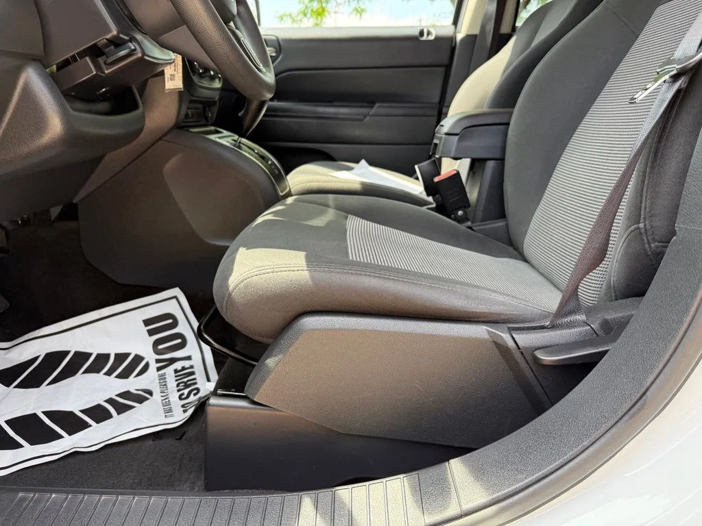 Used 2015 White Jeep Sport image 9