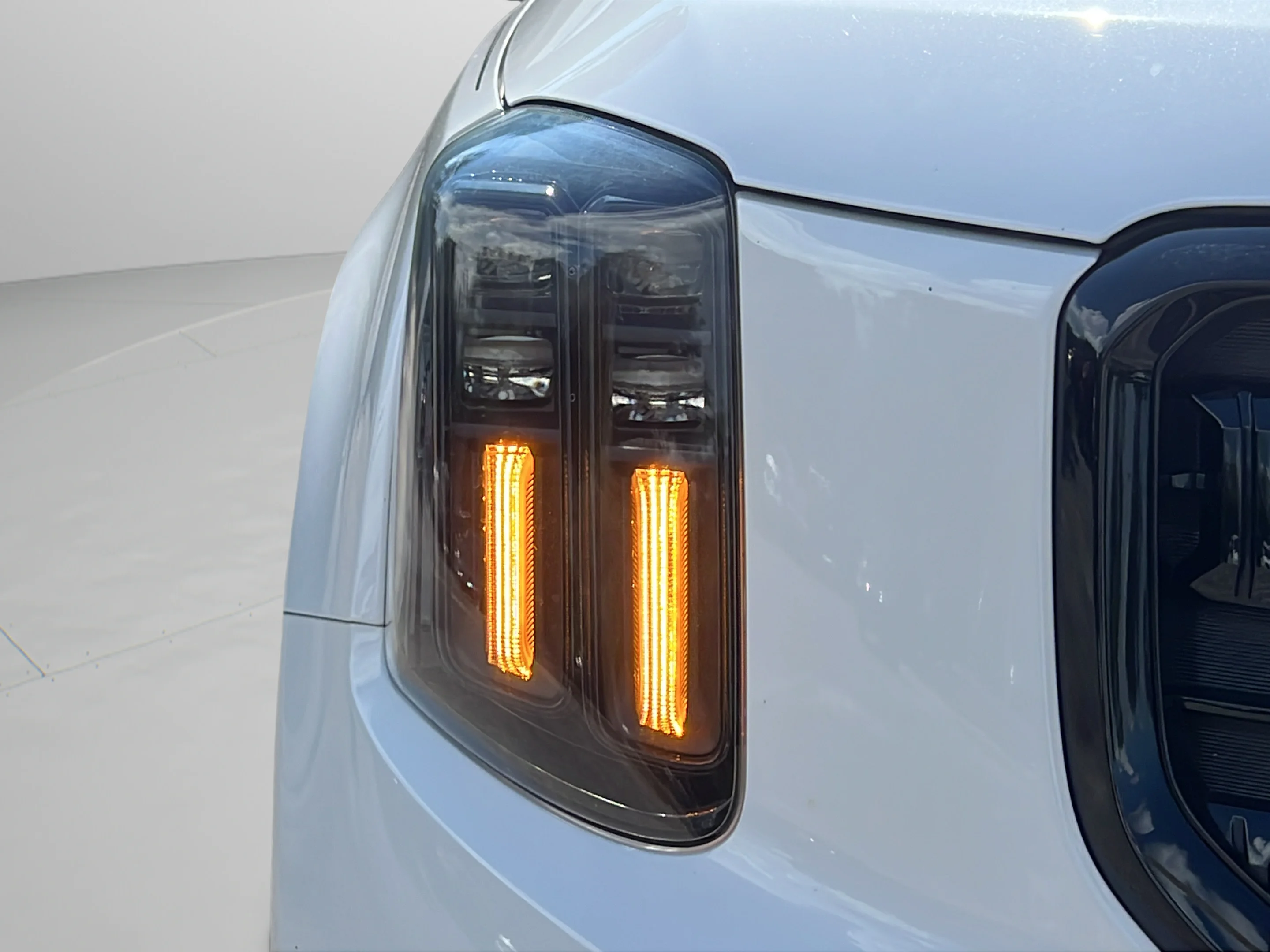 Used 2024 Glacial White Pearl Kia SX Prestige X-Line image 9