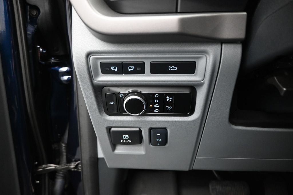 Used 2024 Blue Ford XLT image 13