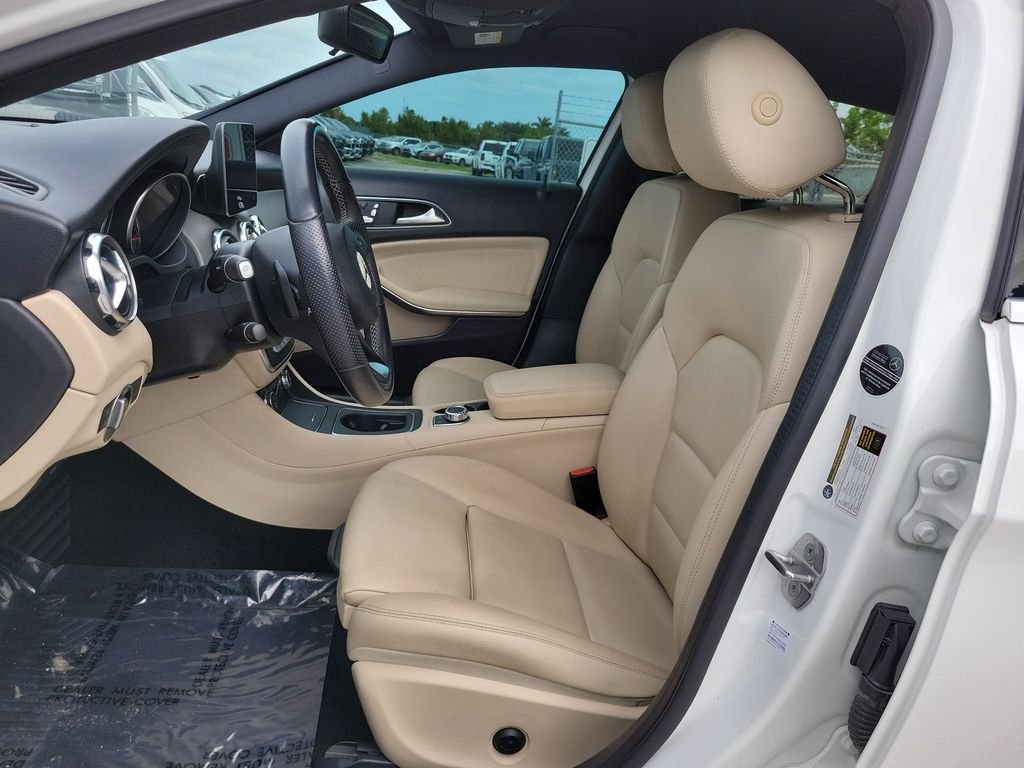 Used 2020 White Mercedes-Benz GLA 250 image 11