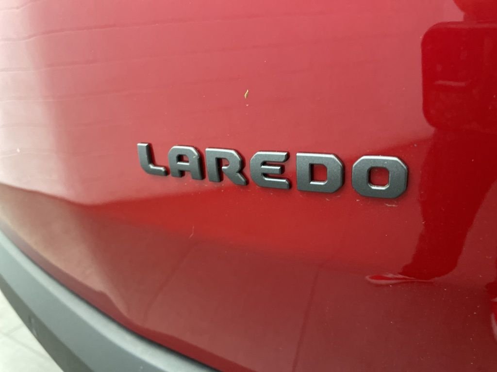 New 2026 Red Hot Pearl-Coat Exterior Paint Jeep Laredo image 5