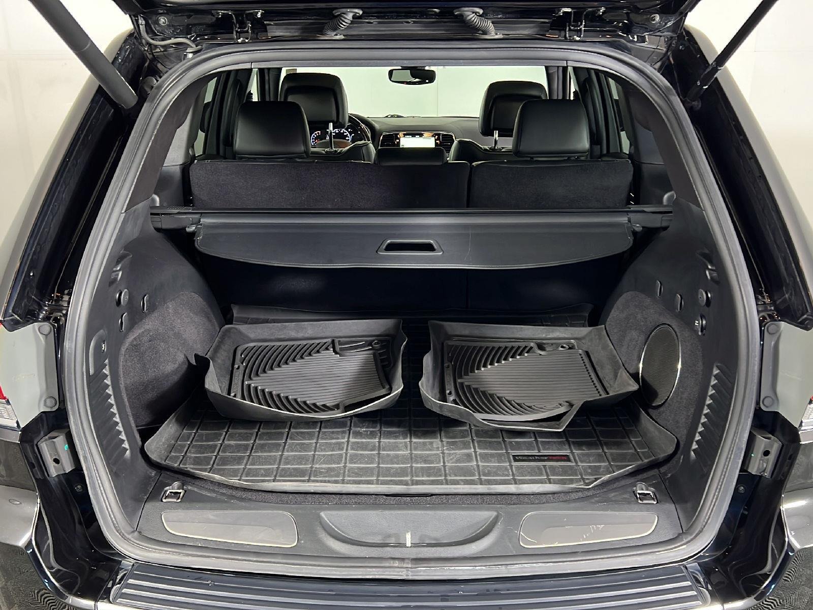 Used 2020 Diamond Black Crystal Pearlcoat Jeep Overland image 23