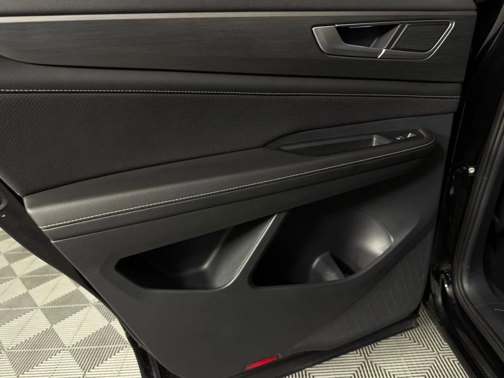 2025 Volkswagen Atlas Cross Sport SE w/Tech - Photo 25