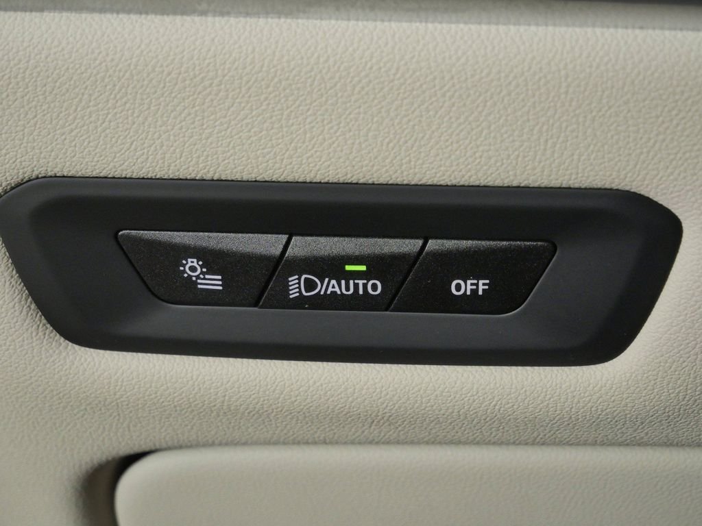 Certified Used 2025 Black Sapphire Metallic BMW xDrive40i image 45