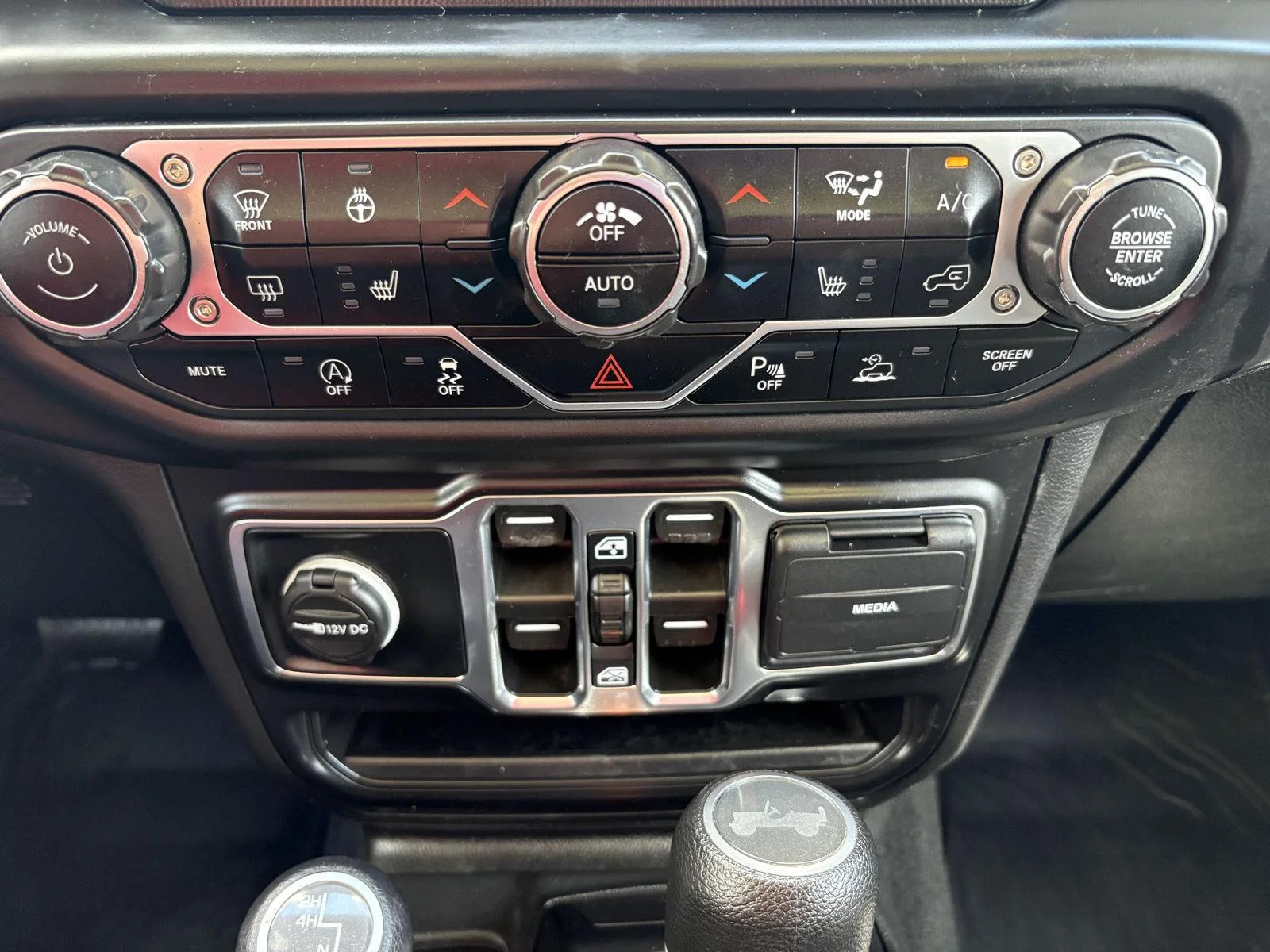 Used 2022 High Velocity Clearcoat Jeep Unlimited Sport S image 25
