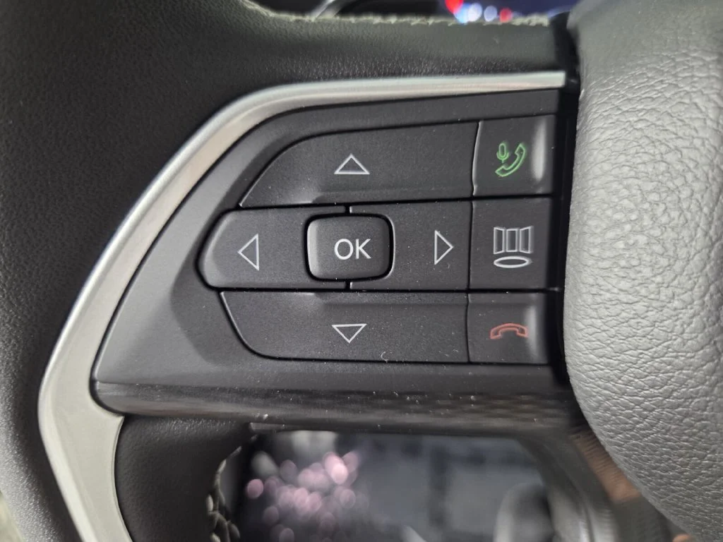 New 2027 High-Gloss Black Paint Jeep Laredo image 15