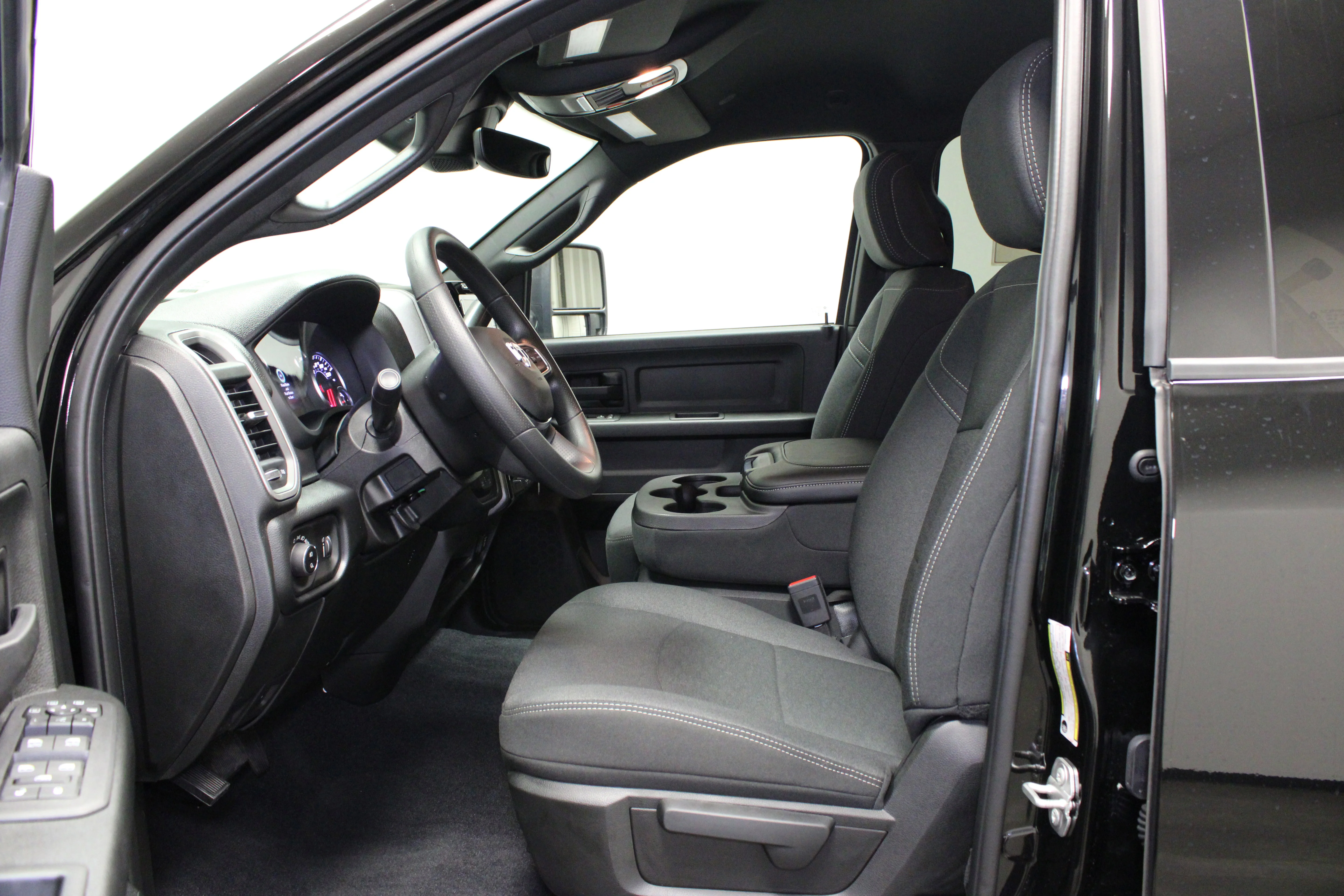 New 2026 Diamond Black Crystal Pearl-Coat Exterior Paint RAM Warlock image 13