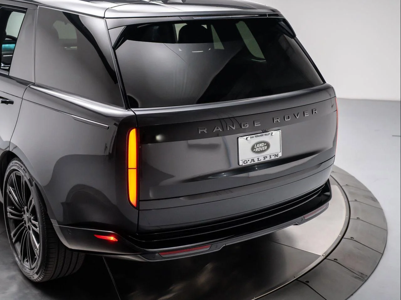 New 2026 Carpathian Grey Land Rover P400 SE image 30
