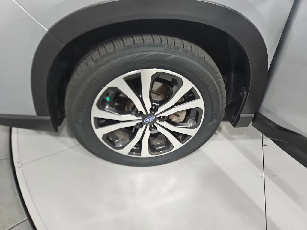 Used 2021 Silver Subaru Limited image 27