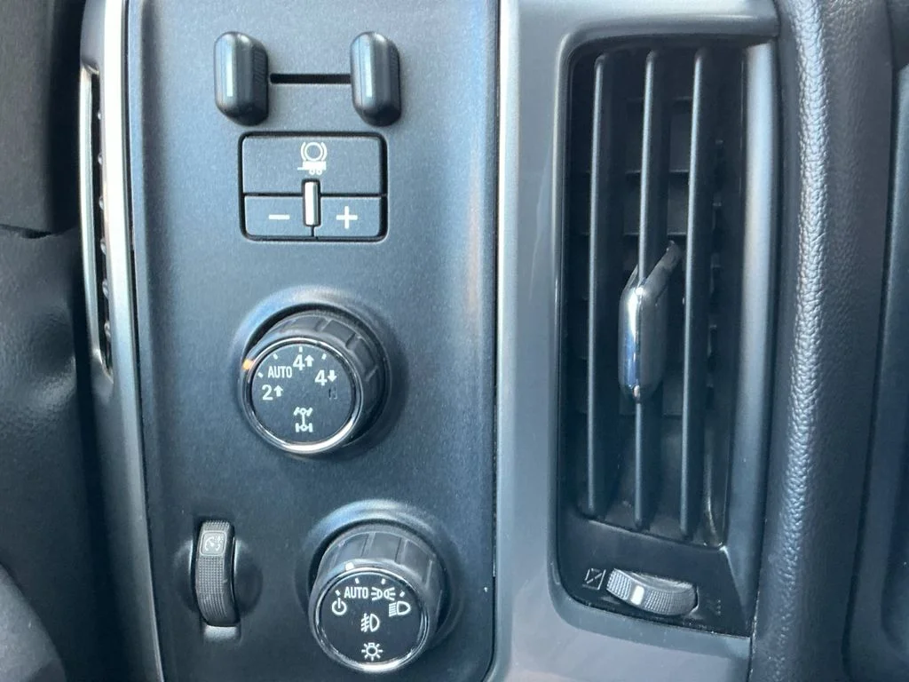 Used 2015 Red Chevrolet LT image 19