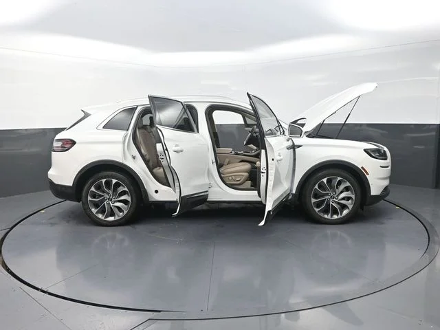 Used 2022 White Lincoln Reserve image 46