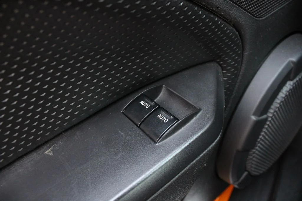 Used 2007 Orange Ford  image 6